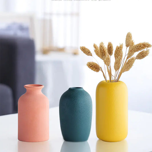 Nordisk keramisk blomstervase i forskjellige varianter